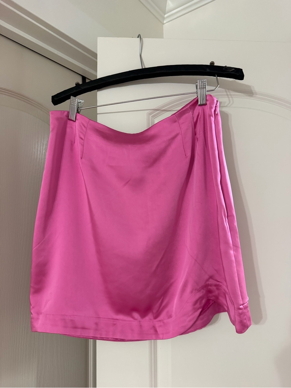 Gianni Bini Fuchsia Satin Mini Skirt